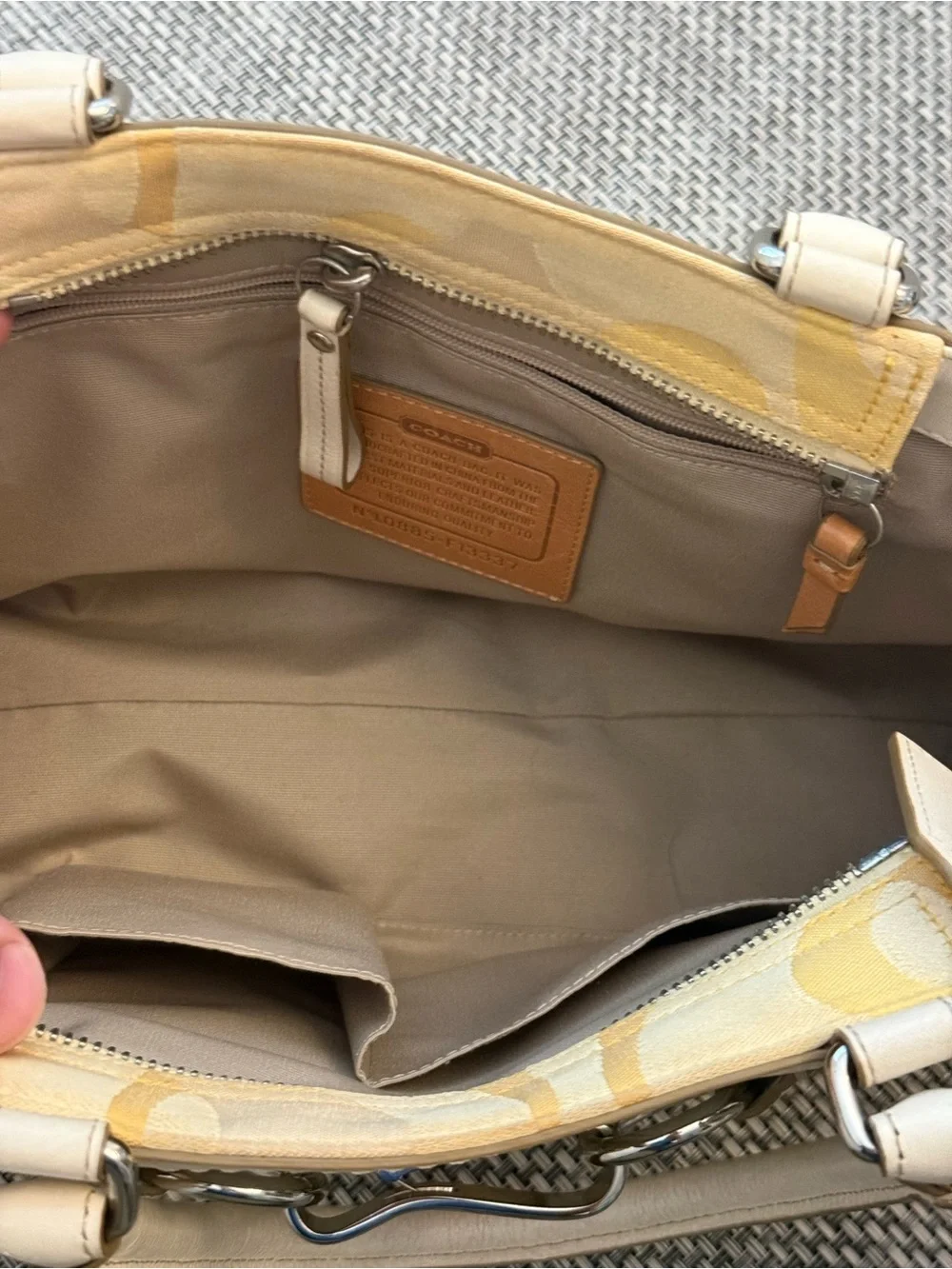 Y2K yellow Coach Hampton’s tote bag lightly used